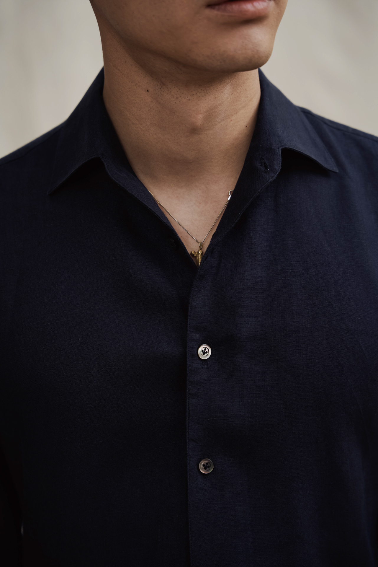 Navy Blue Leinen Maßhemd — Monokel Berlin