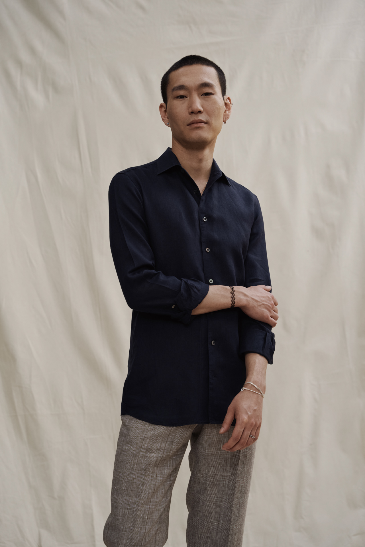 Navy Blue Leinen Maßhemd — Monokel Berlin