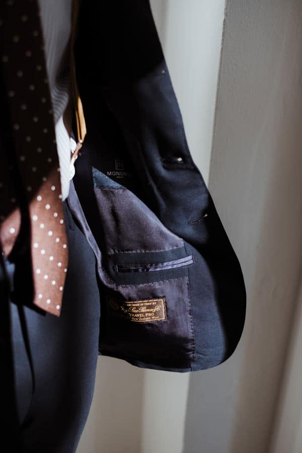 Dunkelblauer Traveller Anzug mit Loro Piana Stofflabel