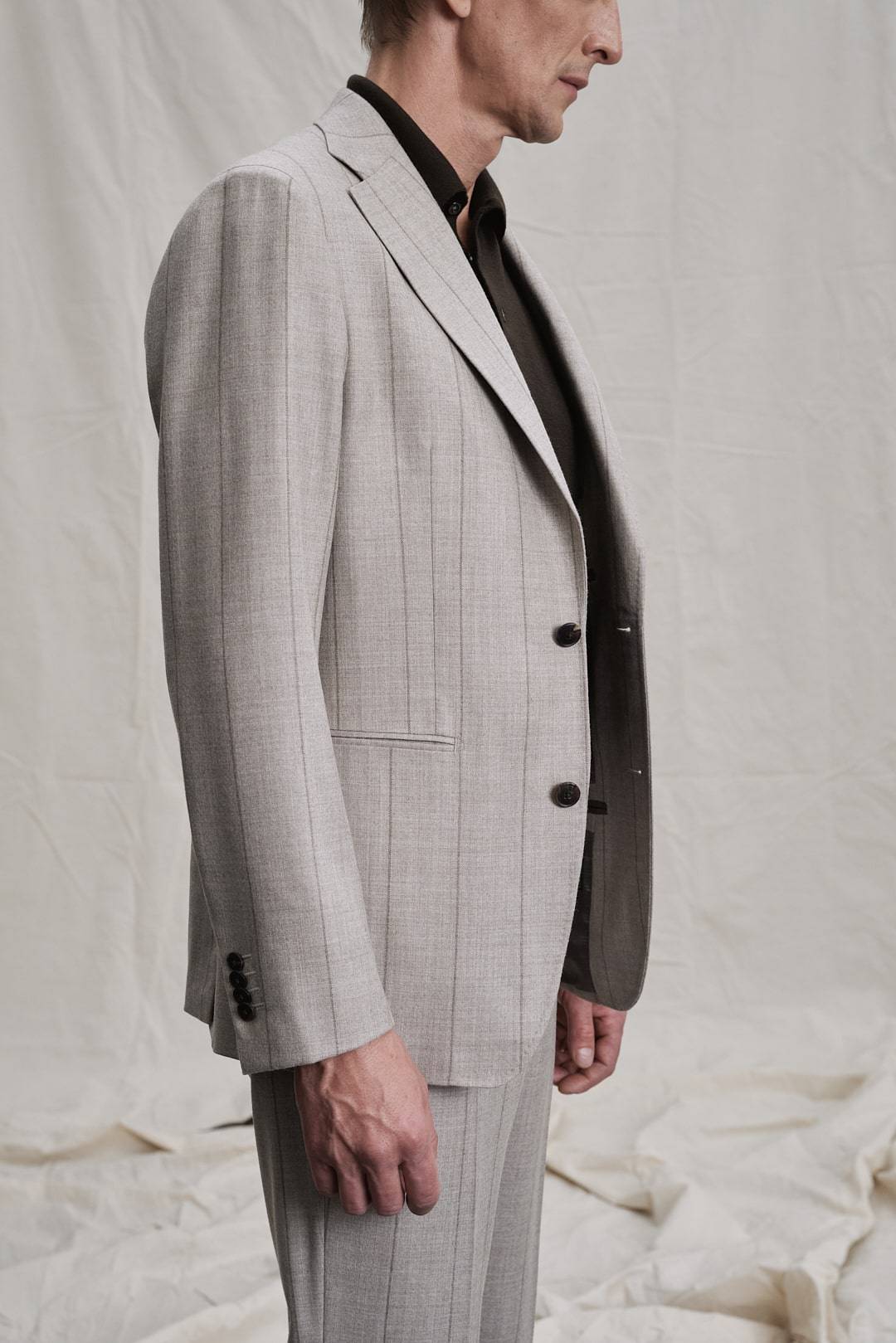 Taupe Melange Latte Stripe Maßanzug — Monokel Berlin