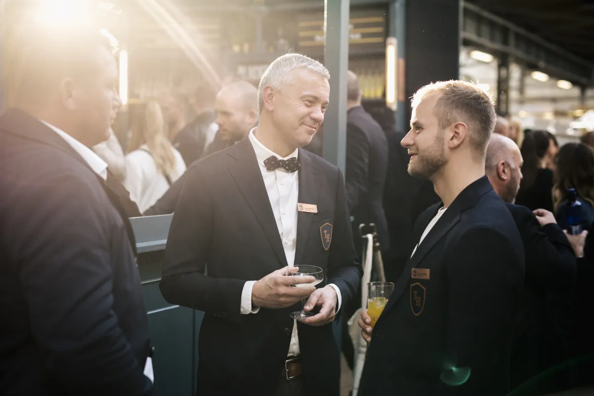 Thomas Henry Team in Monokel Berlin Sakkos auf der BCB Messe