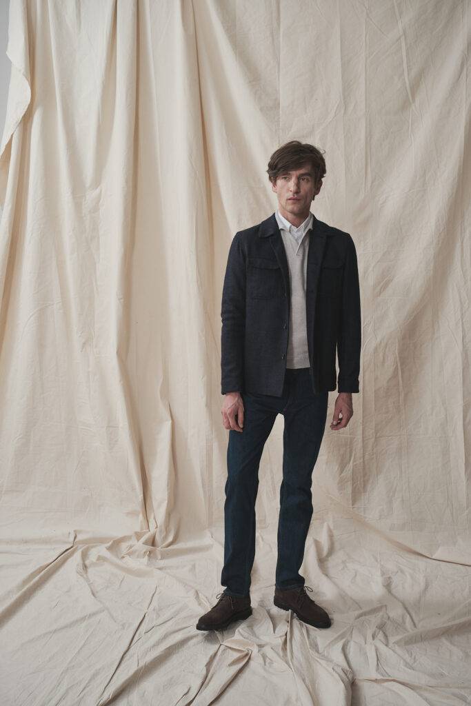 Utility Jacket in schwarz-blauer Alpaka-Leinenmischung mit Selvedge Jeans — Monokel Berlin