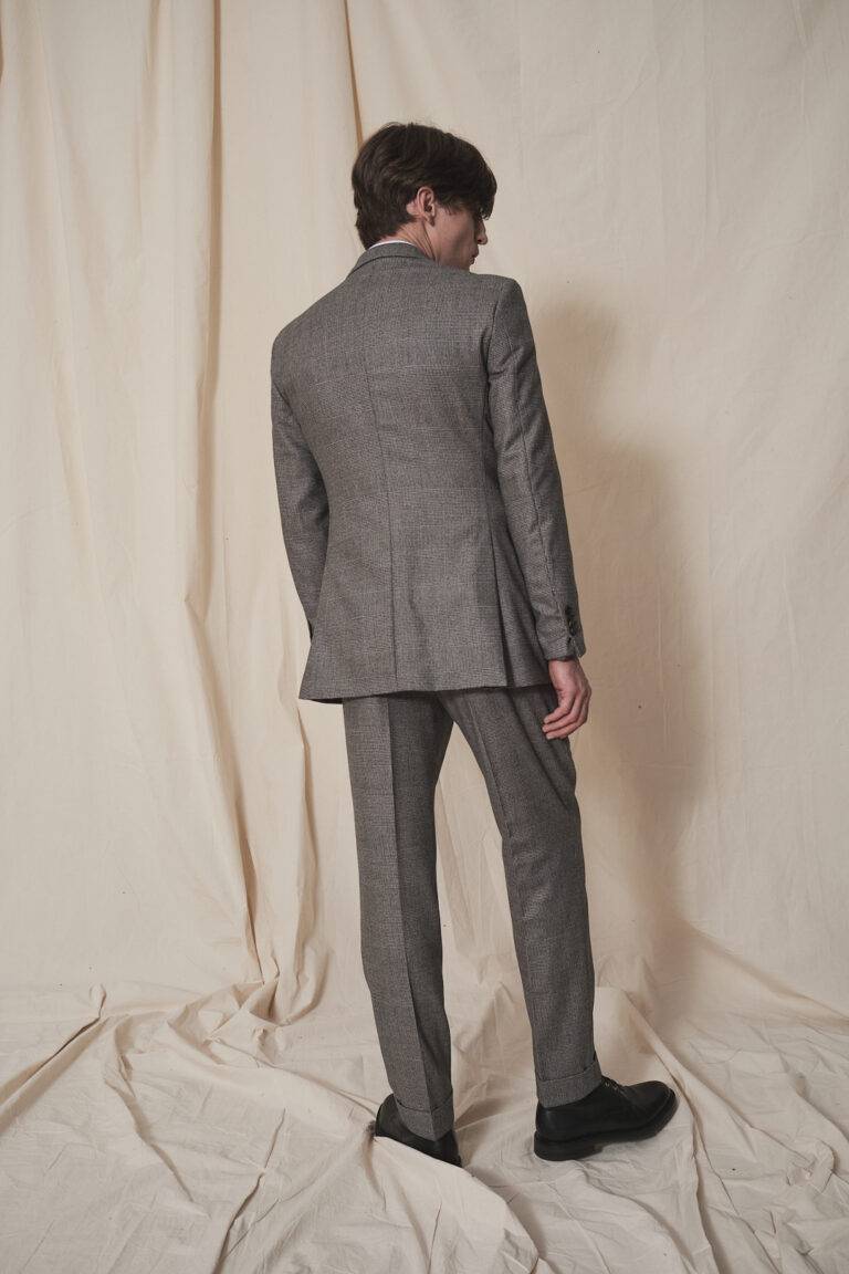 Zweireihiger grauer Glencheck Anzug aus Super 120 Wolle — Monokel Berlin
