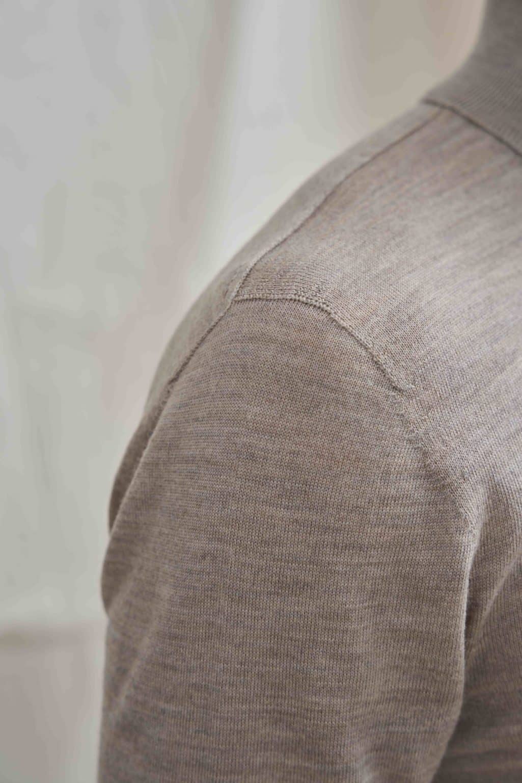 Sandfarbener Merino Rollkragen Pullover